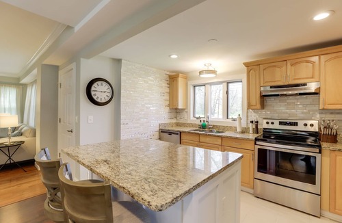 Middleburg House | Elegant Middleburg Manor with 3 Bedrooms 2 Baths