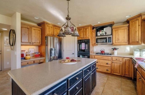 Scera Park South House | Elegant Retreat & Small Gathering Home-Waffles too
