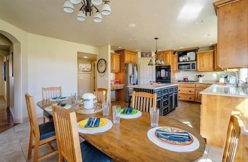 Scera Park South House | Elegant Retreat & Small Gathering Home-Waffles too