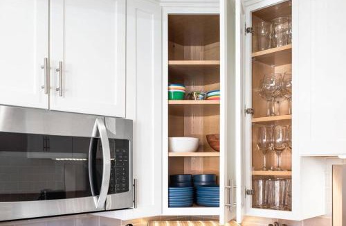 Ballston Villa | Elegant Townhome in Heart of Arlington Kid & Pet-Friendly