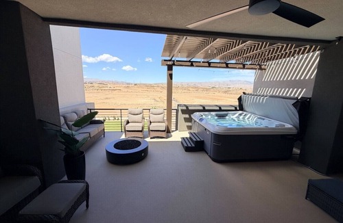 St. George Villa | Elevated game-day getaway with rooftop hot tub