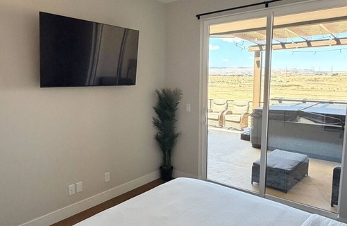 St. George Villa | Elevated game-day getaway with rooftop hot tub