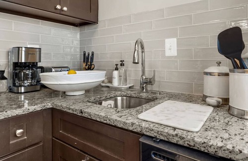 Radnor - Fort Myer Heights Apartment | Elevated Minimalist Escape, Free Parking & Metro