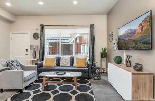 Timp Apartment | ★ Elite 1 Bedroom Suite ★ 400+Wi-Fi★King Bed★ BYU★