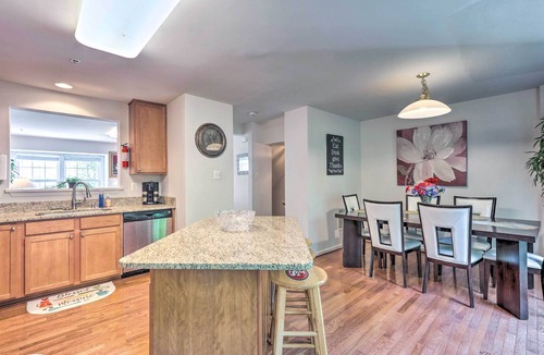 Elkridge House | Elkridge Townhome ~ 15 Mi to Dtwn Baltimore!