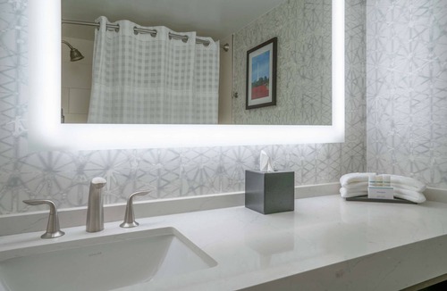 Old Town Alexandria Hotel | Embassy Suites by Hilton Alexandria Old Town