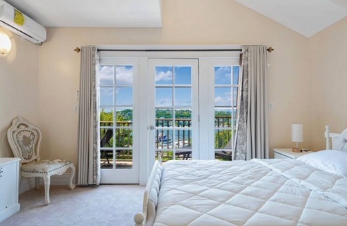 Capitol Hill House | Emerald Bay Sea View Villa