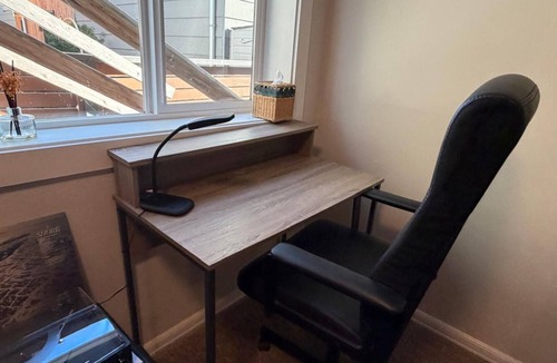 Atlantic House | Emerald City Retreat: Cozy 2BRM Apartment with Backyard & Patio