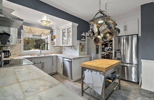 Harrison/Denny-Blaine House | Enchanting & Modern Victorian with Backyard - Pet & Family Friendly!