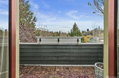 Harrison/Denny-Blaine House | Enchanting & Modern Victorian with Backyard - Pet & Family Friendly!