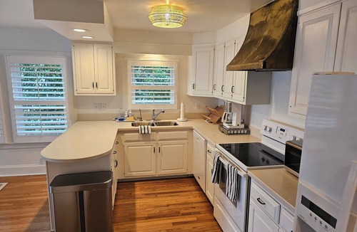 Croom Cottage | Enchanting West River Retreat