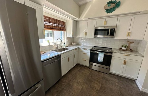 Englewood South Villa | Englewood condo w/Garage near Manasota Beach