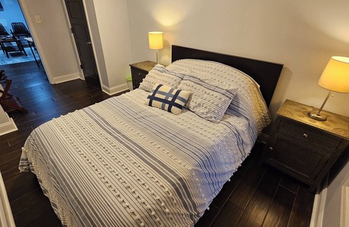 Petworth House | English Basement in Wash., DC - free off-street parking, walk to restaurants