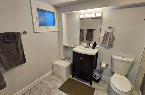 Petworth House | English Basement in Wash., DC - free off-street parking, walk to restaurants