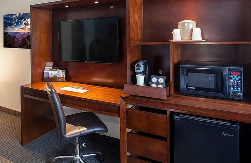 Tusayan House | Enjoy a Hassle-Free and Suiting Stay! 4 Convenient Units, Pool, Parking, Hot Tub