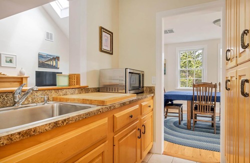 North Truro House | Enjoy Beach Plum House! Spacious 6BD Home - Near Ocean Beaches, Lots of Privacy