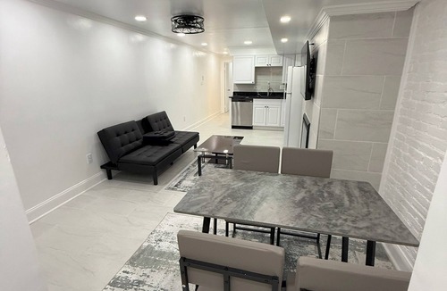 Mount Vernon Triangle Apartment | Entire 1 BR near the convention center