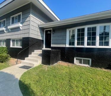 White Oak Villa | Entire 5 Bedrooms Home near DC and Metro