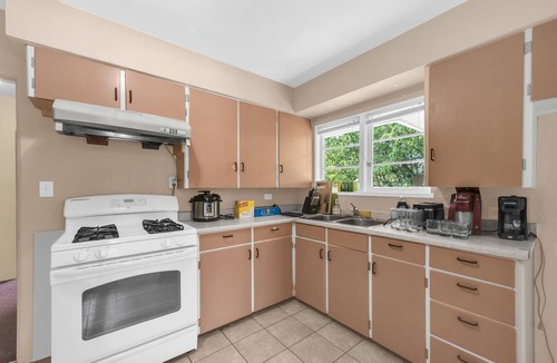 Burnaby House | Entire home in Burnaby Canada, 5 minutes to Metrotown