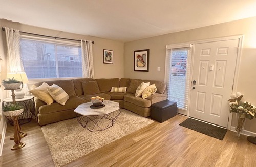 Travilah House | Entire Home in North Potomac with full kitchen and patio, 30min to DC