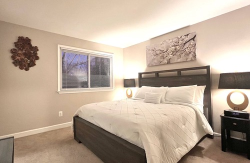 Travilah House | Entire Home in North Potomac with full kitchen and patio, 30min to DC