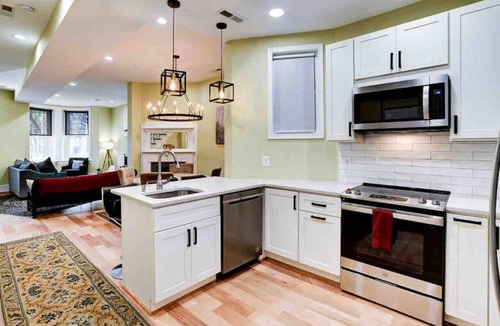 Truxton Circle House | Entire luxury,6Beds,3BR,Metro, No Parking