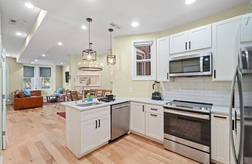 Truxton Circle House | Entire luxury,6Beds,3BR,Metro, No Parking