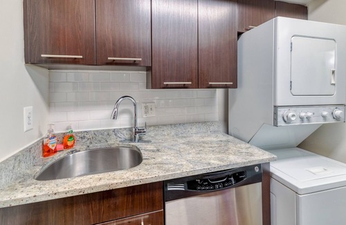 Arlington Apartment | Entire Luxury apt near Downtown D.C. w /FREE Wifi