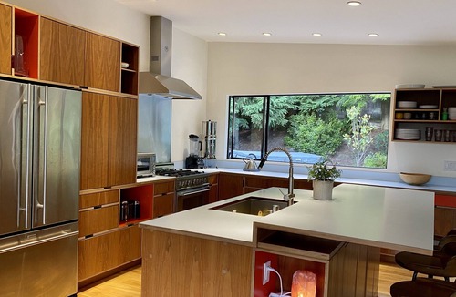 North Queen Anne House | EPIC VIEW Mid-Century Modern Queen Anne Sanctuary