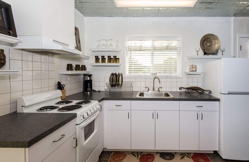 Fredericksburg Cottage | Escape from it all; Romantic Country Getaway; Sleeps 2