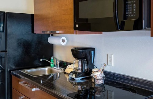 St. George Hotel | Escape to Comfort: Room with Kitchen Near Local Attractions, Pet-Friendly