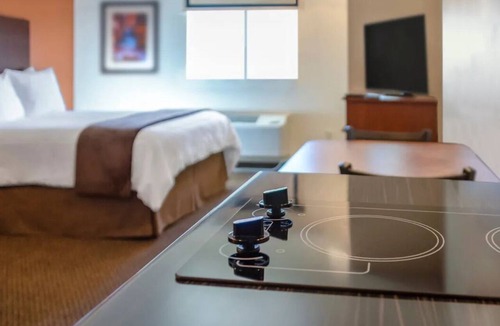 St. George Hotel | Escape to Comfort: Room with Kitchen Near Local Attractions, Pet-Friendly