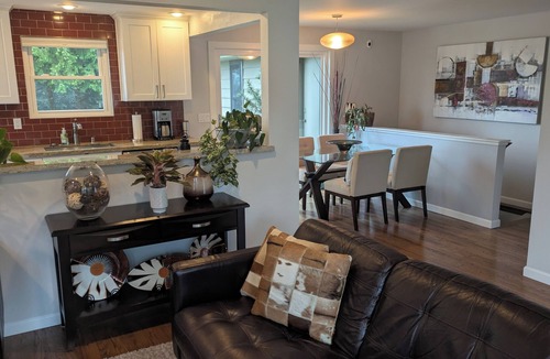 Seattle Metro Area House | Exceptional 3 bedroom/3 bath +Office - Shorewood on the Sound!