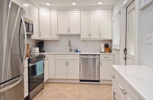 Siesta Key Villa | Exceptionally Clean Villa. Short Walk to Beach, Dining, Shopping & More! VH169