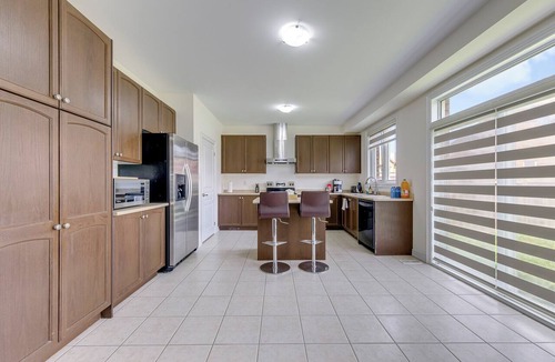 Brampton House | Executive 4BR Home | Jacuzzi | Fireplace | Office