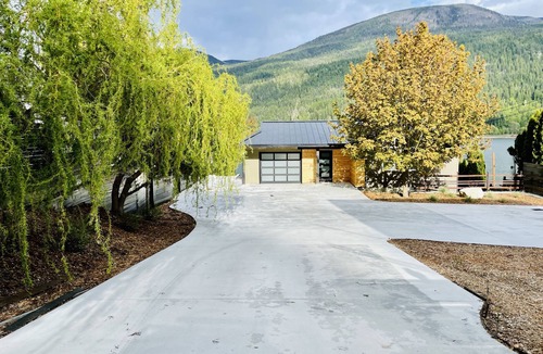 Nelson House | Executive Nelson Waterfront Home