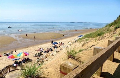 North Eastham House | Experience Cape Cod Beaches: Charming 4-bedroom just a 10min stroll to the beach