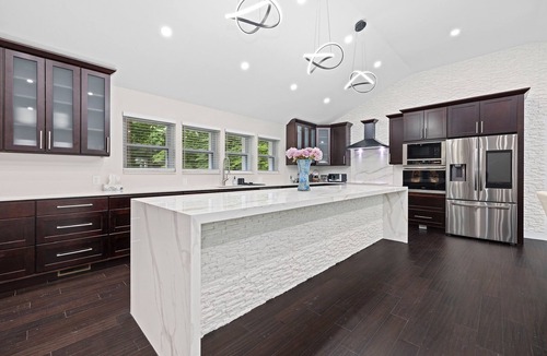 Dayton House | Experience the ultimate vacation getaway with our stunning home rental.