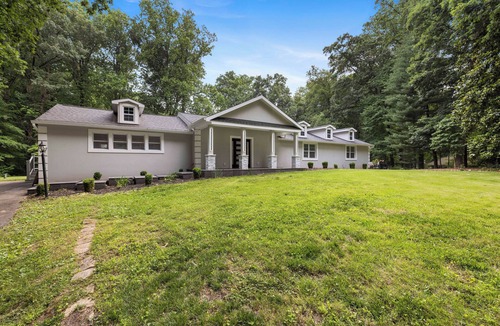 Dayton House | Experience the ultimate vacation getaway with our stunning home rental.