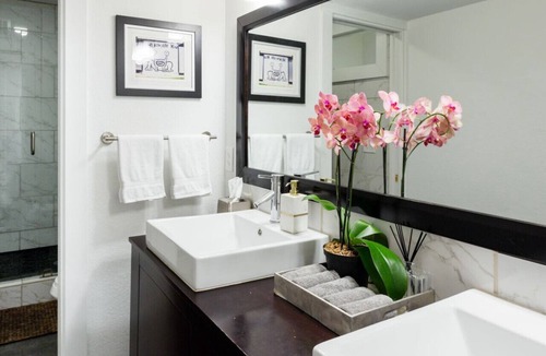 West End Condo | Explore Downtown Austin from a Hip Condo with a Balcony
