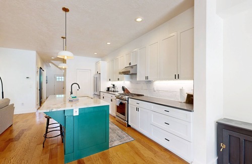 Sunset House | Exquisite home in Boise with hot tub, washer/dryer, WiFi, and fireplace