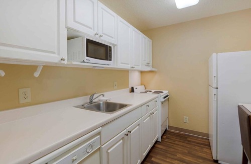Durham Hotel | Extended Stay America Select Suites Raleigh RTP 4610 Miami B