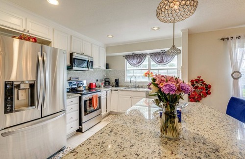 Oxon Hill-Glassmanor House | Extended stay with a big discount Near DMV & Major Highways.