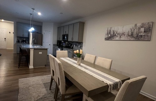 Hebron House | Extended Stay - Welcoming 5 bedroom house in Hebron