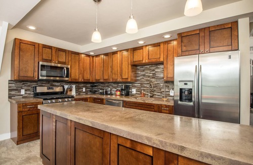 Kachina Village House | Extraordinary, Memorable, Chalet Home (Sleeps 14) Prime Location! Clean &