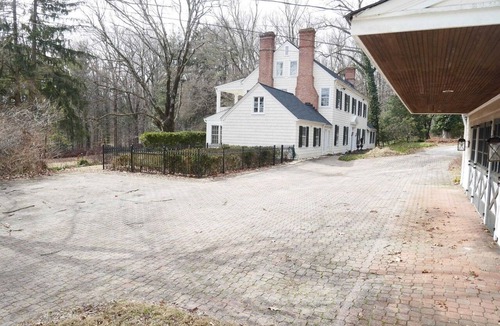 Owings Mills Villa | Fabulous 4-bedroom villa in tranquil Caves Valley area in Baltimore County MD