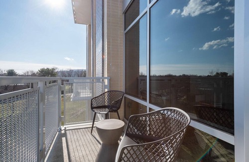 McLean Apartment | Fabulous Fairfax 1BR w/Gym & W/D, close to Theater, by Blueground