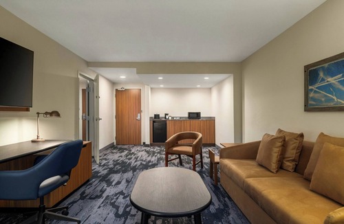 Clinton Hotel | Fairfield by Marriott Inn & Suites Clinton
