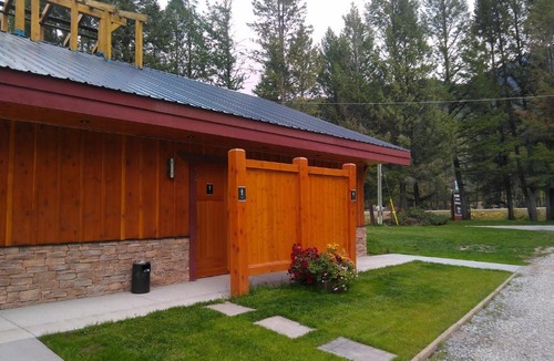 East Kootenay Hotel | Fairmont Mountain Bungalows