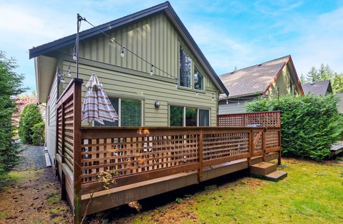 Regional District of Nanaimo Cottage | Falcon's Rest is a cosy retreat to enjoy all year! Special rates for long stay.